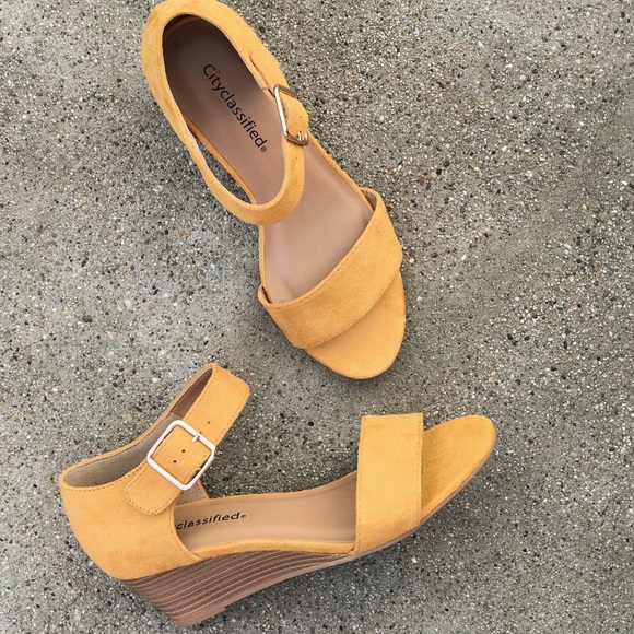1 left City Classified Yellow Faux Suede Low Wedge - Picture 3 of 7